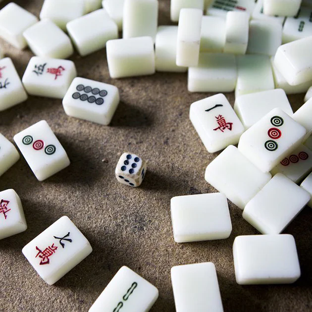 Image of a dice and Mah Jongg pieces